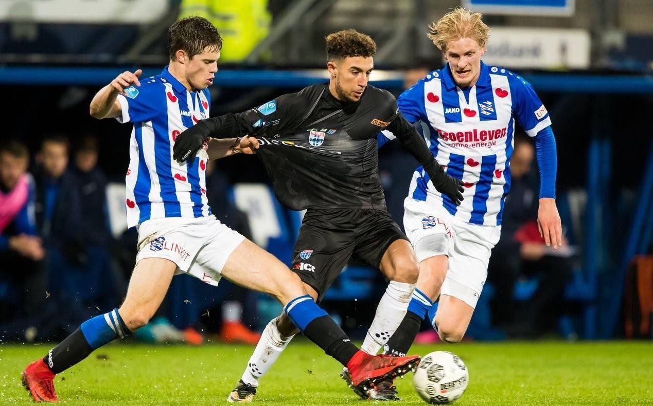 在网前压制 在网前压制